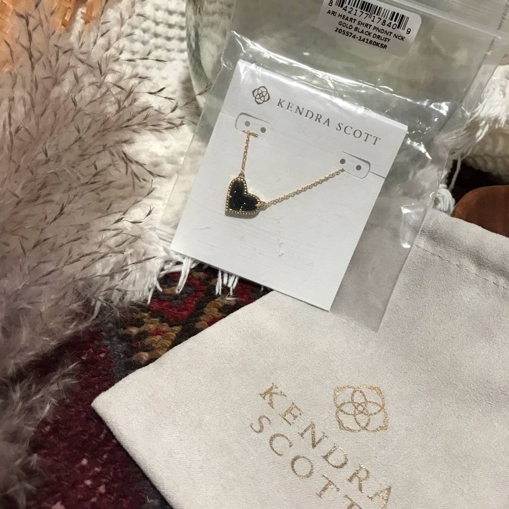 NWT Kendra Scott necklace